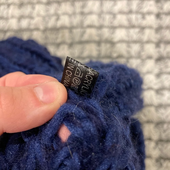 Stringy Scarf - Picture 3 of 3